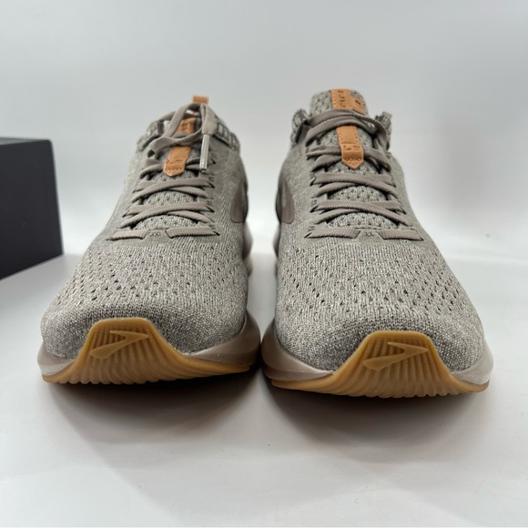 NWOT Brooks Levitate 2 Limited Edition Running Shoes Tan Beige Wood Men 9.5 - Picture 3 of 13